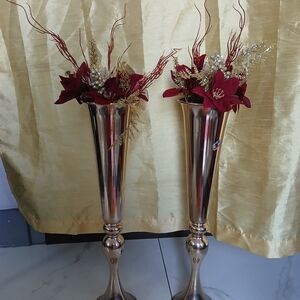 Elegant Gold Vases with Red Floral Accents
